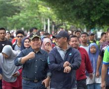 Jalan Sehat Bersama Ribuan Masyarakat Rohul, AKBP Budi Ajak Ciptakan Pilkada Aman & Damai - JPNN.com