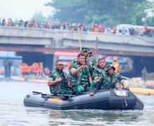 Jenderal Maruli Masuk ke Kali, Ciliwung Makin Bersih - JPNN.com