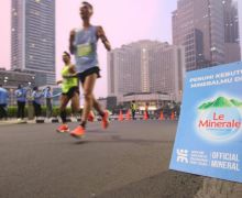 Sediakan 22 Water Station, Le Minerale Penuhi Hidrasi Para Pelari di Jakarta Running Festival 2024 - JPNN.com