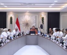 Mulai Berkantor, Menaker Ad Interim Airlangga Hartarto Pimpin Rapat Bahas Isu Penting Ini - JPNN.com