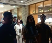 El Rumi Tampil Bareng The Lucky Laki, Syifa Hadju Setia Mendampingi - JPNN.com