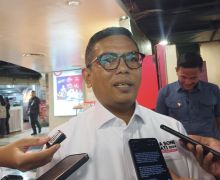 Menjelang Debat Perdana, Calon Gubernur Banten Andra Soni Dapat Sesuatu dari Ulama Sepuh - JPNN.com