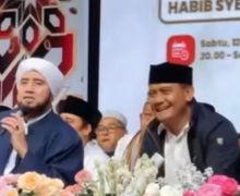 Habib Syech Sebut Ahmad Lutfi Tidak Pernah Berubah, Lalu Guyon Soal Peci - JPNN.com