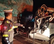 Ford Ranger dan Truk Tabrakan di Tol Pekanbaru, Tauke Sawit dan Datuk di Kampar Tewas - JPNN.com