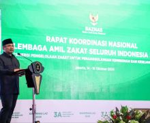 Menag Yaqut Resmikan Program 10.000 Beasiswa Santri BAZNAS - JPNN.com