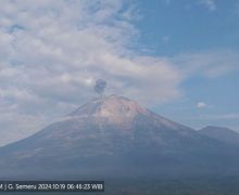 Masih Berstatus Waspada, Gunung Semeru Erupsi Lagi dengan Letusan Setinggi 700 Meter - JPNN.com