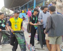 Lewat Program Behind Football Pegadaian Liga 2, Pegadaian Ajak Suporter Jaga Kebersihan Stadion - JPNN.com