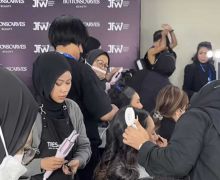 Dipakai Selebritas, Brand Lokal Ona Hairdryer Hadir di JFW 2025 - JPNN.com