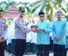 Hari Santri, Polres Rohul Ajak Bahrul Ulum Ikut Sukseskan Pilkada Damai - JPNN.com