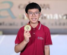 Siswa SMP Cahaya Rancamaya Raih Emas di Singapore Math Challenge 2024 - JPNN.com