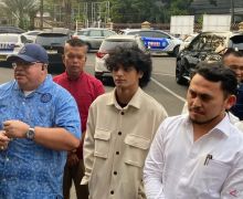 Vadel Badjideh Serahkan Bukti Perjalanan Anak Nikita Mirzani ke Polisi - JPNN.com