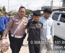 Aksi Polantas di Pelalawan Sendirian Tangkap Pencuri Sekaligus Penadah - JPNN.com