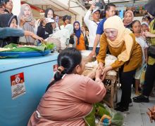 Pemimpin Amanah, Khofifah Tuai Dukungan Lanjut 2 Periode dari Sejumlah Pedagang Pasar Besar Ngawi - JPNN.com