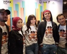 Film Cinta Tak Pernah Tepat Waktu Tayang Perdana di JFW, Para Pemain Antusias - JPNN.com