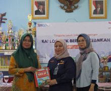 KAI Logistik Goes to School Salurkan Ribuan Buku untuk Murid SD - JPNN.com