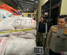 Bongkar Penimbunan 25 Ton Pupuk Subsidi di Garut, Polisi Tetapkan A Jadi Tersangka - JPNN.com