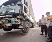 Momen Mencekam Truk Kontainer Tabrak Lari Belasan Kendaraan di Tangerang, Mengerikan - JPNN.com