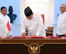 Prabowo Tandatangani Aturan yang Hapus Utang Petani, Nelayan, UMKM - JPNN.com