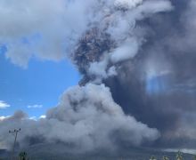 Gunung Lewotobi Laki-Laki Erupsi Setinggi 5.000 Meter  - JPNN.com