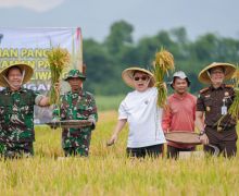 Jerry Hermawan Lo dan TNI AD Menghidupkan Lahan yang Tidur 4 Tahun, Hasilnya Luar Biasa - JPNN.com