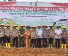 Jalankan Program Ketahanan Pangan, Polres Rohul Tanam Jagung & Tebar Benih Ikan untuk Petani - JPNN.com