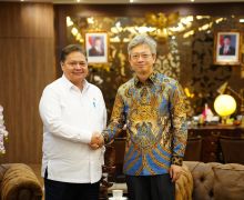 Menko Airlangga Terima Kunjungan Dubes Tiongkok, Bahas Program 'Two Countries Twin Parks' - JPNN.com