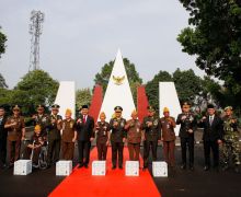 Hari Pahlawan, Pemkot Tangsel Ziarah dan Bagikan Sembako kepada Veteran - JPNN.com