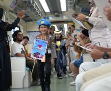 Hari Pahlawan Nasional: KAI Ajak Puluhan Anak Fashion Show di LRT Jabodebek - JPNN.com