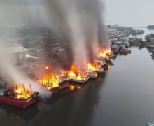 Belasan Kapal Ikan Terbakar di Pelabuhan Pekalongan, Ini Daftarnya - JPNN.com