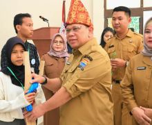 Kembangkan Potensi Anak-Anak Putus Sekolah, Pj Wali Kota Palembang Berikan Pelatihan Tenun Songket - JPNN.com