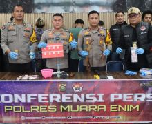 Polisi Gerebek Kawasan Pilip 3 Muara Enim, 4 Pelaku Tindak Pidana Narkotika Ditangkap - JPNN.com