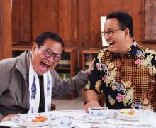 Ditemani Lontong Sayur, Anies Baswedan Sambut Kedatangan Pram-Doel - JPNN.com