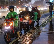 Prakiraan Cuaca Hari Ini 16 November: Waspada Potensi Hujan Disertai Petir di Sejumlah Kota Besar - JPNN.com