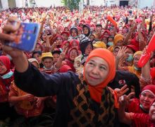 Ribuan Buruh Surabaya Bersemangat Memenangkan Khofifah-Emil - JPNN.com