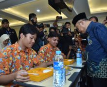 Mendikdasmen Abdul Mu'ti: Makan Bergizi Gratis Membentuk Karakter & Kepribadian Mulia - JPNN.com