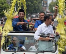 Jokowi Dampingi Ahmad Luthfi dan Gus Yasin Pawai, Disambut Puluhan Ribu Warga Banyumas - JPNN.com