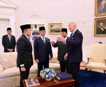 Momen Seskab Teddy Dampingi Presiden Prabowo Temui Presiden Joe Biden di Gedung Putih - JPNN.com