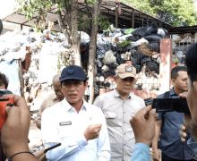 Geram Melihat Sampah di TPS Mandala Krida, Menteri LH Panggil Pemkot Yogyakarta - JPNN.com