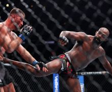 Hasil UFC 309: Jon Jones Berhasil Menumbangkan Stipe Miocic dengan Tendangan Memutar - JPNN.com