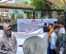 Mahasiswa Demo di Kejagung, Desak Presiden Prabowo Tindak Jaksa Nakal - JPNN.com