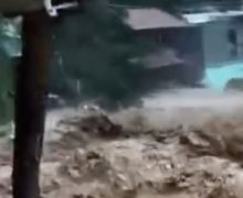 Banjir Bandang Melanda Sejumlah Desa di Wilayah Selatan Karawang - JPNN.com