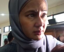 Wajah Paula Verhoeven Tampak Sembab Setelah Keluar dari Persidangan - JPNN.com