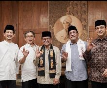 Anies Baswedan Berpose 3 Jari Bareng Pramono-Rano Karno - JPNN.com