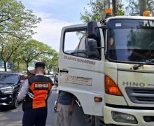 Operasi Gabungan Pemkot Tangsel, Puluhan Truk Pelanggar Jam Operasional Terjaring - JPNN.com