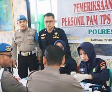 Patut Ditiru, Ratusan Polisi yang Awasi TPS Jalani Pemeriksaan Kesehatan - JPNN.com