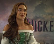 Tampil Cantik di Premiere Wicked Australia, Marion Jola Dapat Wejangan dari Ariana Grande dan Cynthia Erivo - JPNN.com