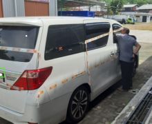 Bea Cukai Serahkan Barbuk Kasus Rokok Ilegal ke Kejari Kota Semarang, Ada Mobil Mewah - JPNN.com