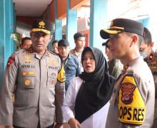 Kapolda Banten Langsung Tangani Insiden TPS Roboh Ketika Pencoblosan - JPNN.com