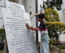 Tukang Bangunan Temukan Prasasti Ledeng Palembang Saat Bobok Dinding - JPNN.com