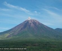 Gunung Semeru Erupsi Lagi pada Sabtu Pagi - JPNN.com